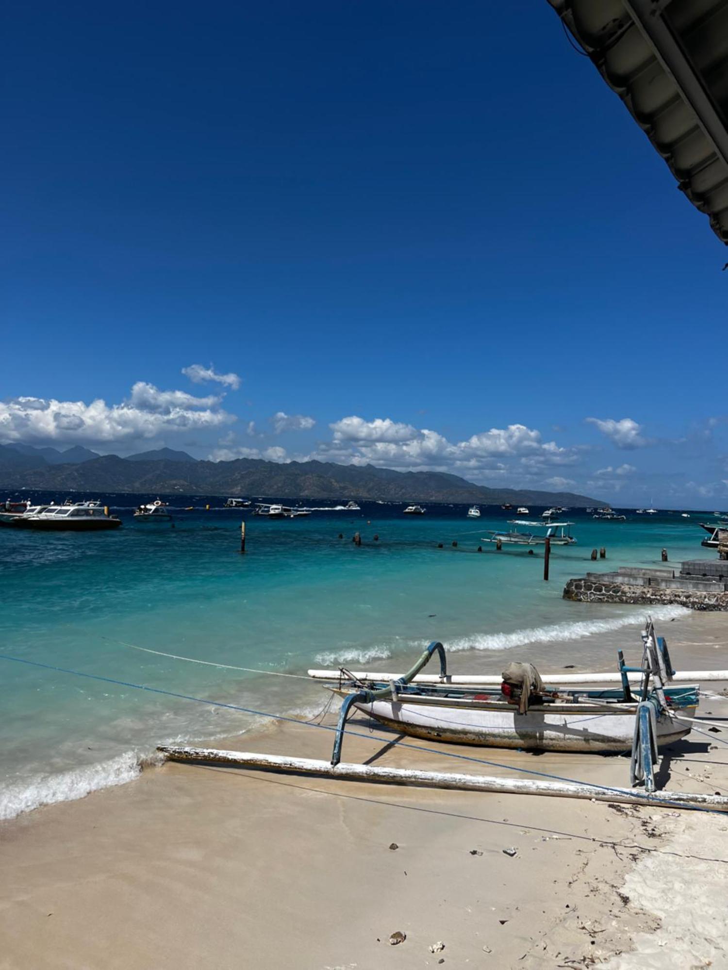 Tropica Gili Total Body Fit - Free Access Gym And Coworking Space Гили Траванган Экстерьер фото