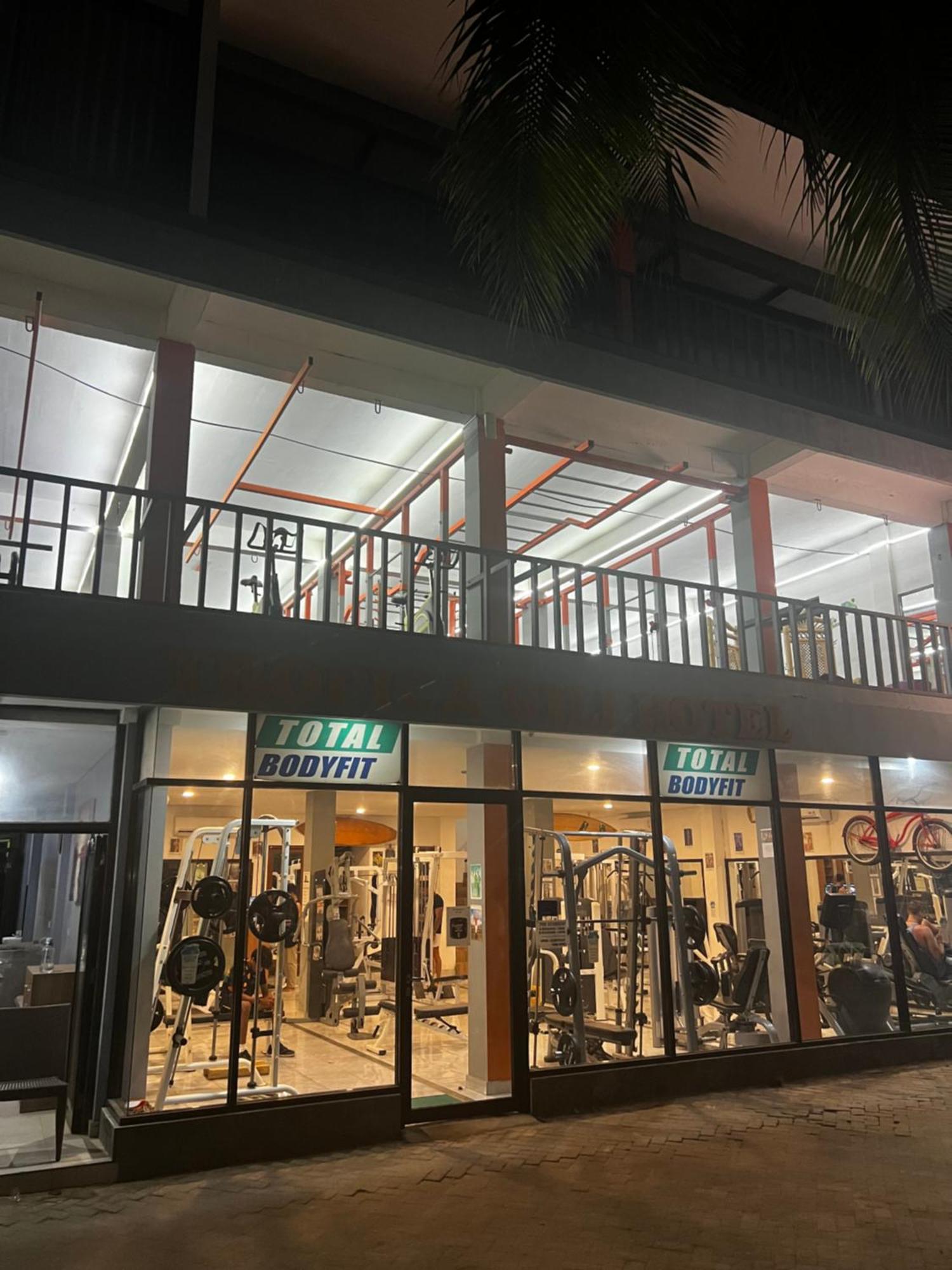 Tropica Gili Total Body Fit - Free Access Gym And Coworking Space Гили Траванган Экстерьер фото