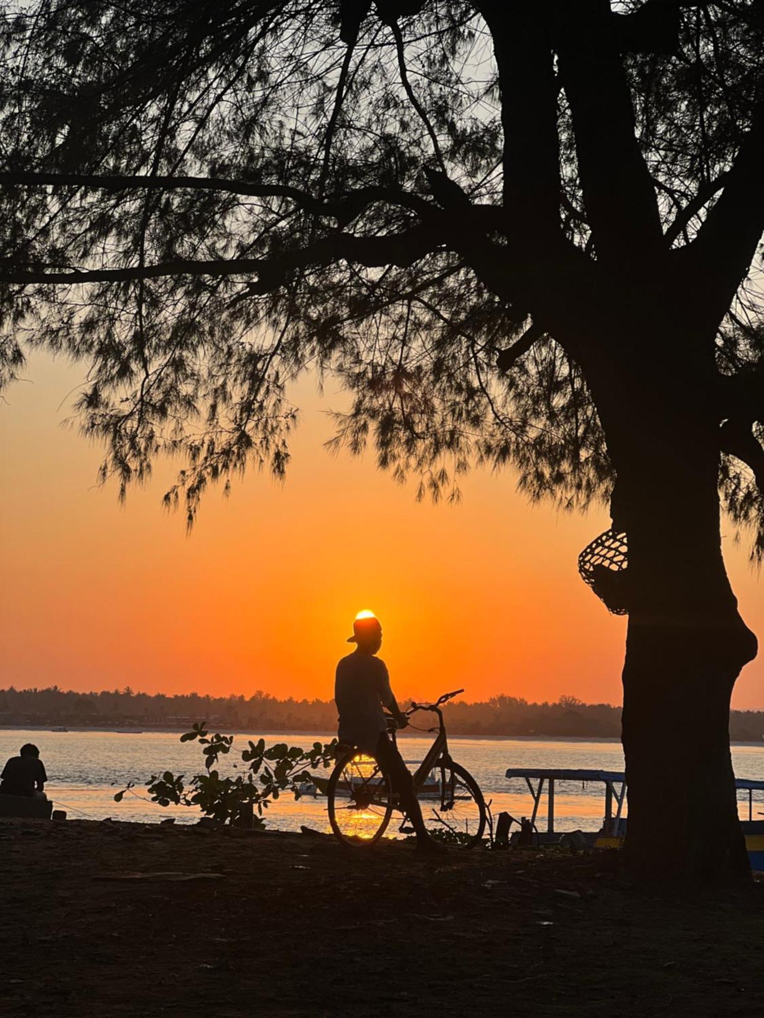 Tropica Gili Total Body Fit - Free Access Gym And Coworking Space Гили Траванган Экстерьер фото