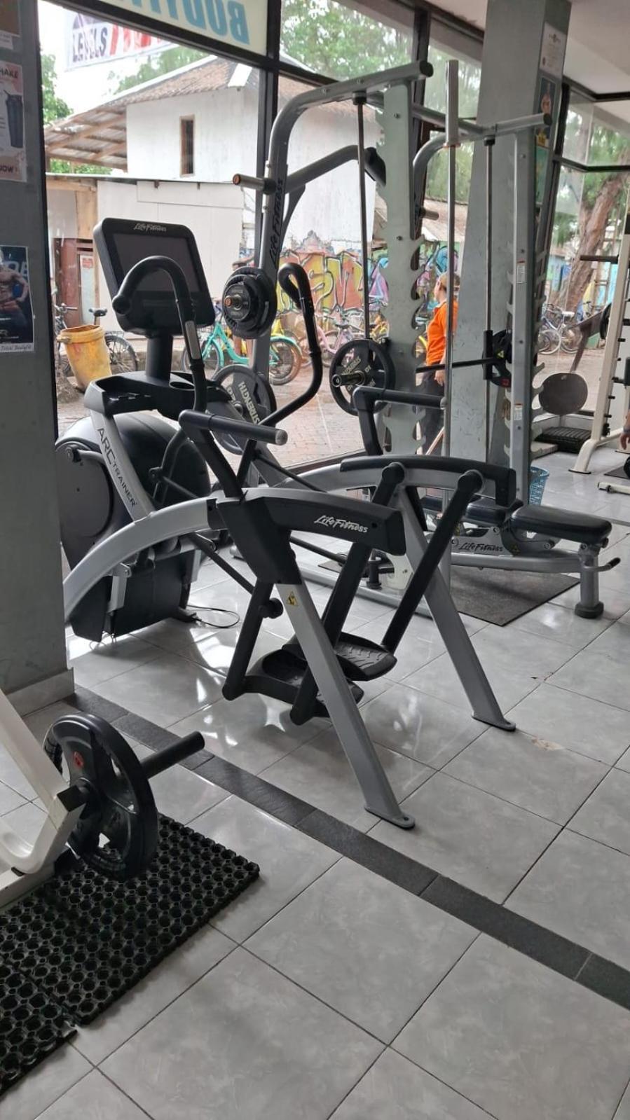 Tropica Gili Total Body Fit - Free Access Gym And Coworking Space Гили Траванган Экстерьер фото