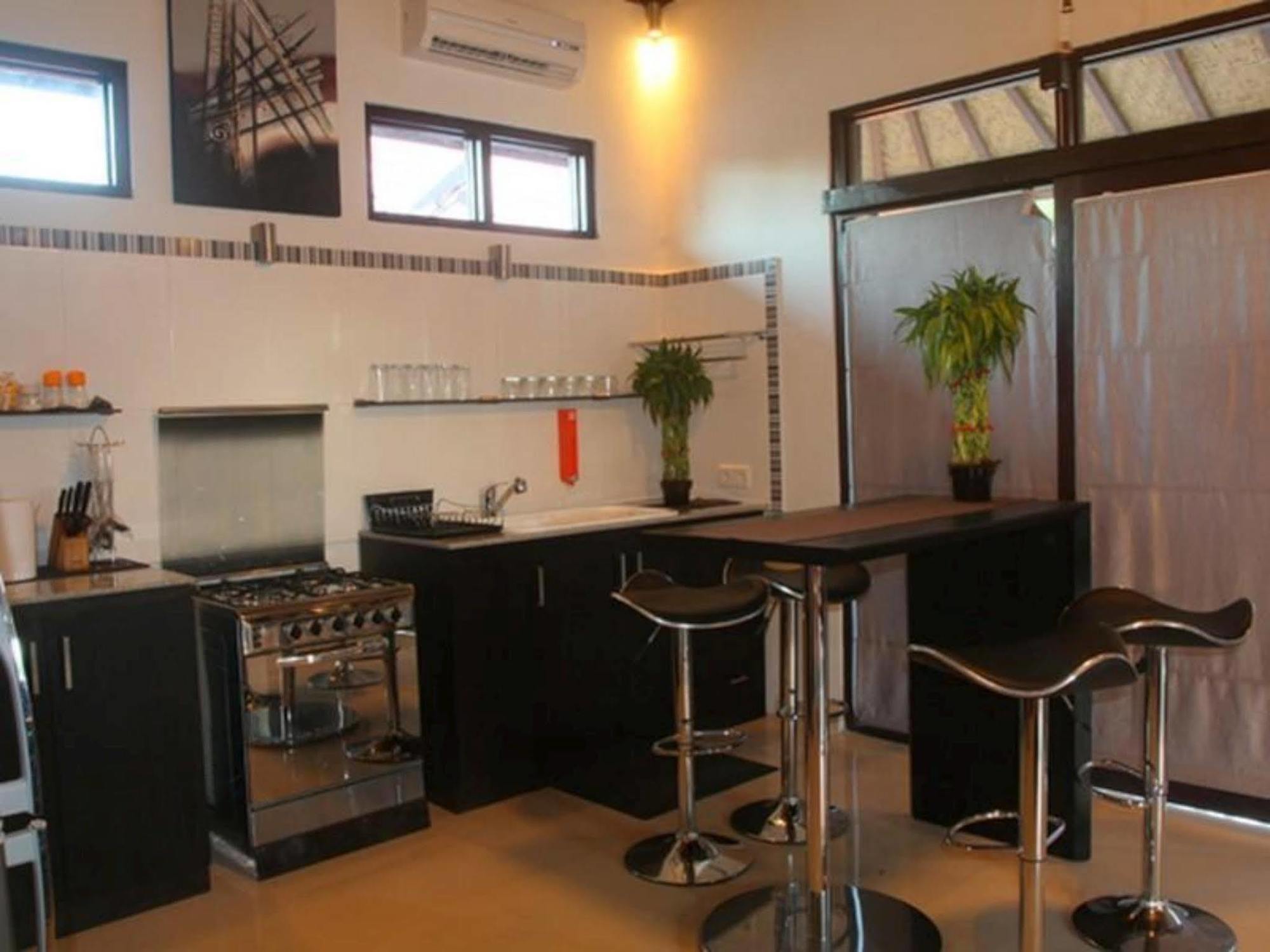 Tropica Gili Total Body Fit - Free Access Gym And Coworking Space Гили Траванган Экстерьер фото