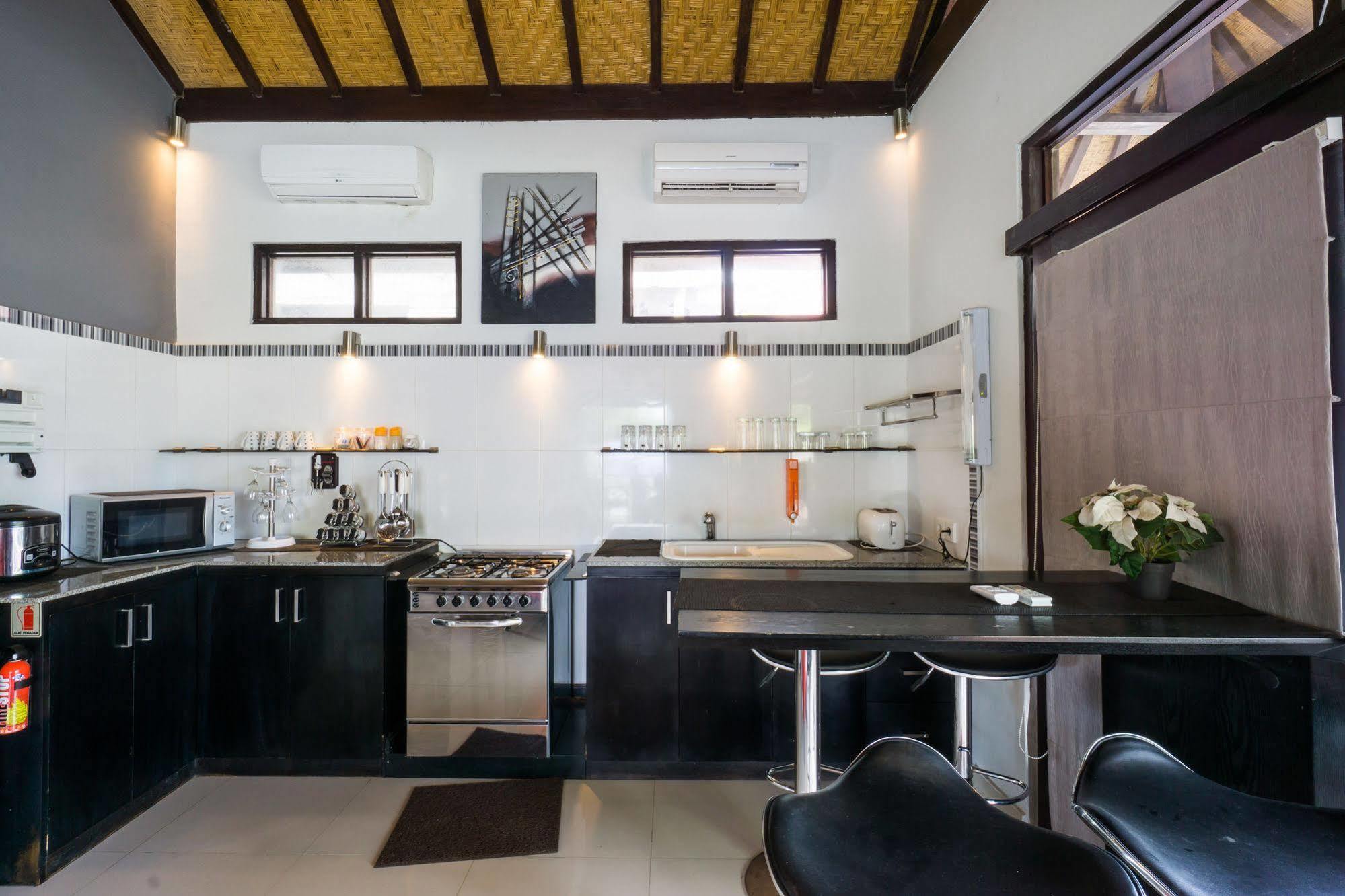 Tropica Gili Total Body Fit - Free Access Gym And Coworking Space Гили Траванган Экстерьер фото